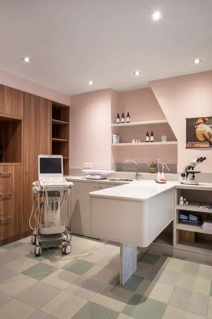 VET IN PARIS