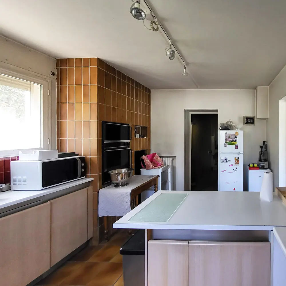 cuisine bleu nuit marbre noyer sur mesure architecture intérieure