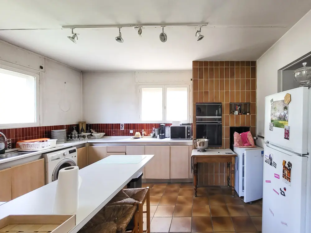 cuisine bleu nuit marbre noyer sur mesure architecture intérieure